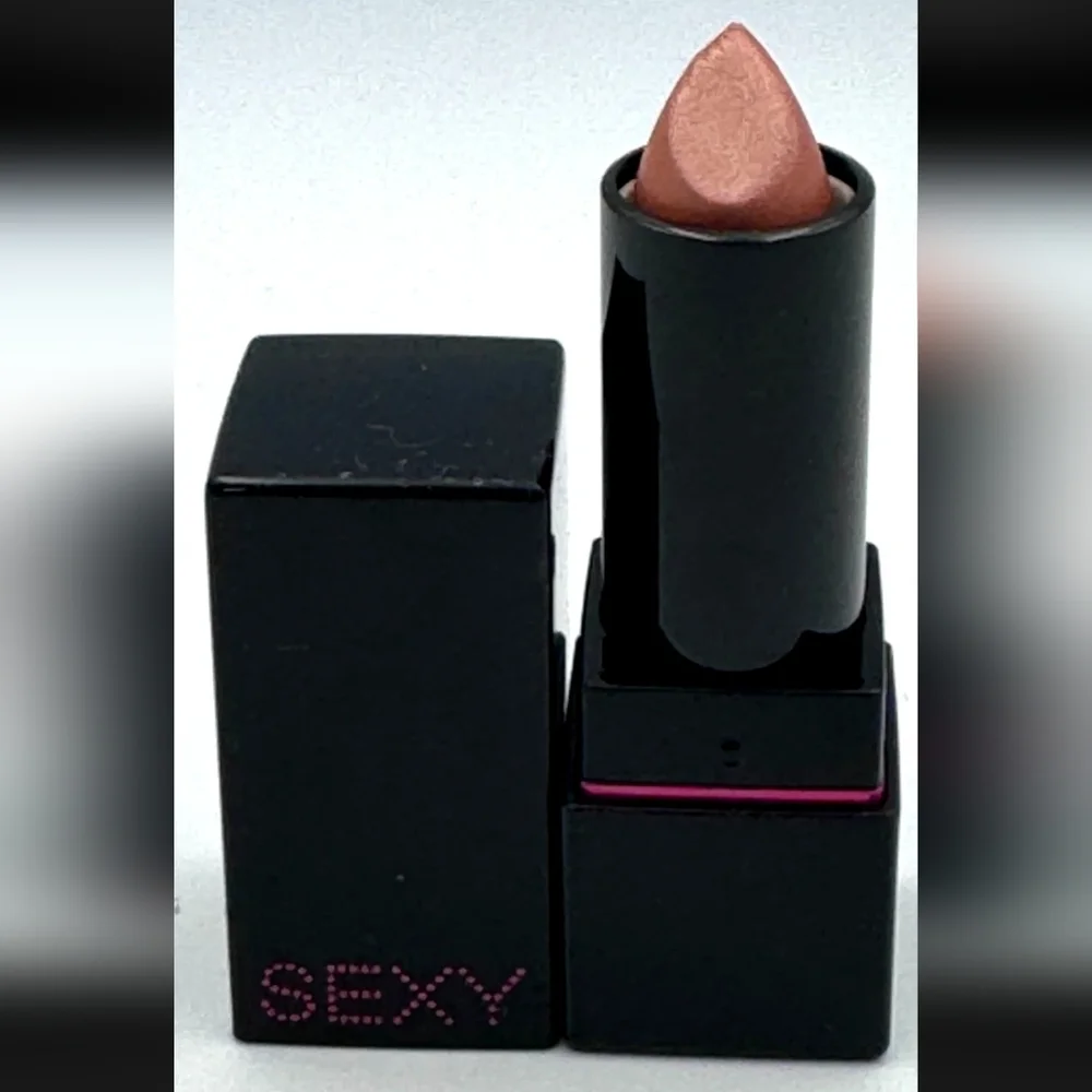 🆕️Victoria's Secret Very Sexy Lipstick In WHISPER